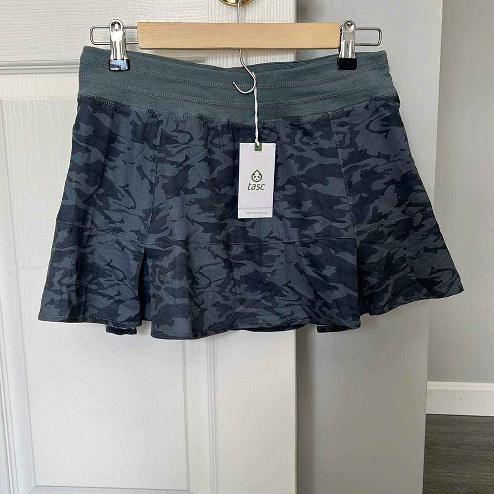 *NEW with tags!* grey camo golf/tennis skort